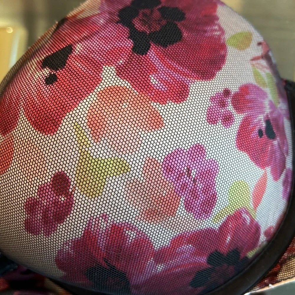 Victoria Secret’s Floral Bra - Picture 2 of 6